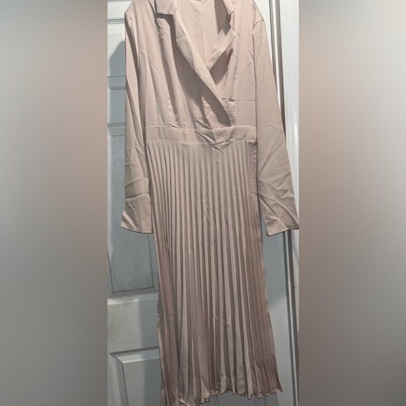New, Beige Lapel Collar Pleated Hem Dress, Size Large - Picture 12 of 16